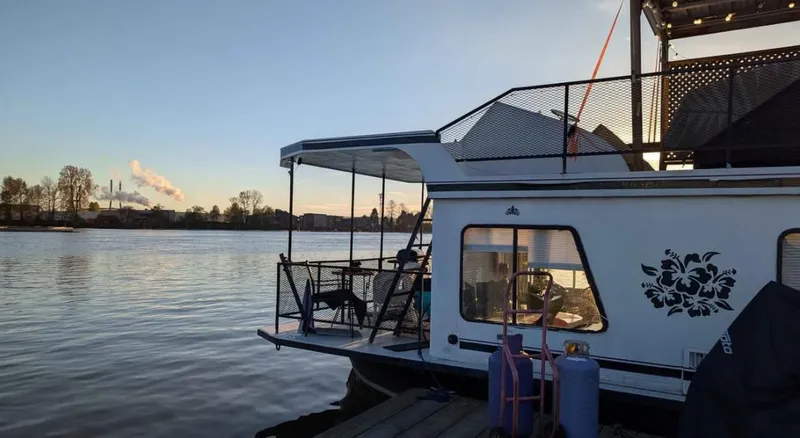 Shangri-la Yacht Photos Pics 