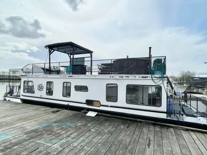 Shangri-la Yacht Photos Pics 