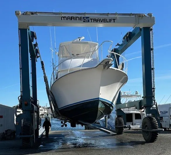 Current Addition Yacht Photos Pics 2006 Henriques 42 Convertible boat lifted by Marine Travelift.