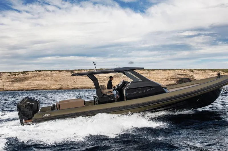  Yacht Photos Pics Sea Water Ghost 420 boat on rough sea, 2026 model.