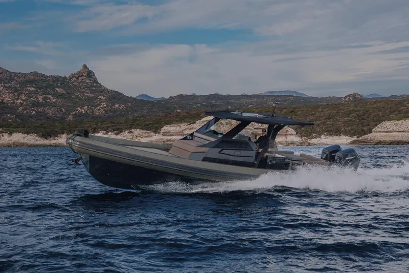  Yacht Photos Pics Sea Water Ghost 420 boat on open sea, 2026 model.