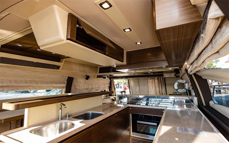 2014 Azimut 66 