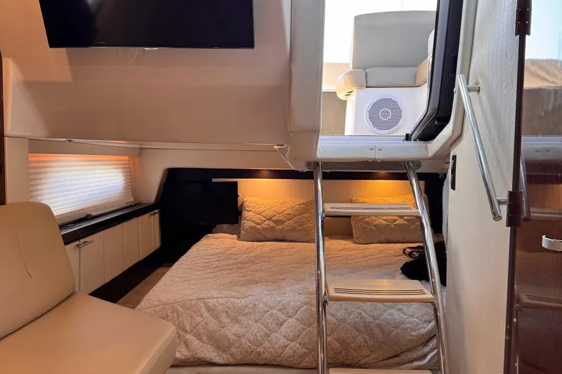  Yacht Photos Pics 2015 Regal 32 Express cabin interior with cozy bed and modern amenities.