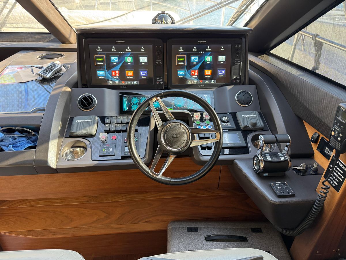2016 Princess 69 