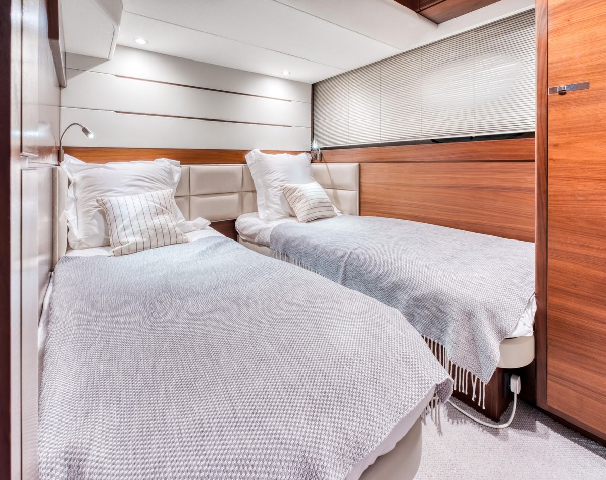 2016 Princess 69 