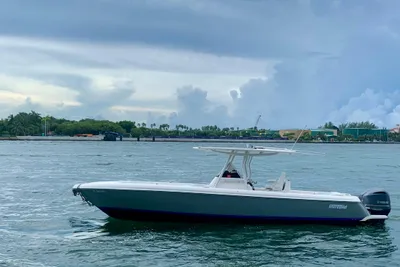 Intrepid 327 Center Console