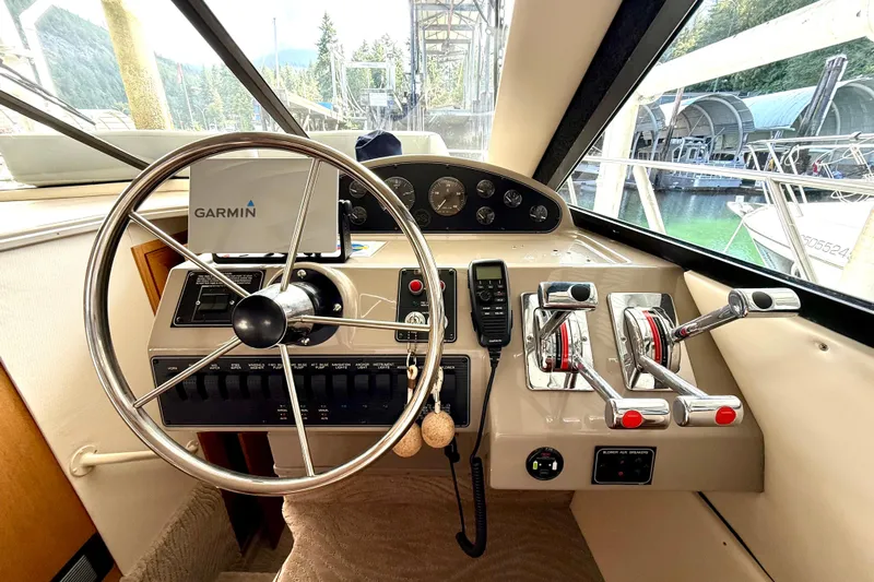 Pier Pressure Yacht Photos Pics 1999 Bayliner 3788 Command Bridge Motoryacht helm with Garmin navigation system.