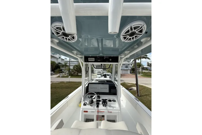  Yacht Photos Pics 2025 Sea Hunt Escape 28 boat interior with Garmin navigation and modern controls.