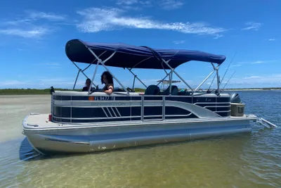 2022 Bennington 22LSR