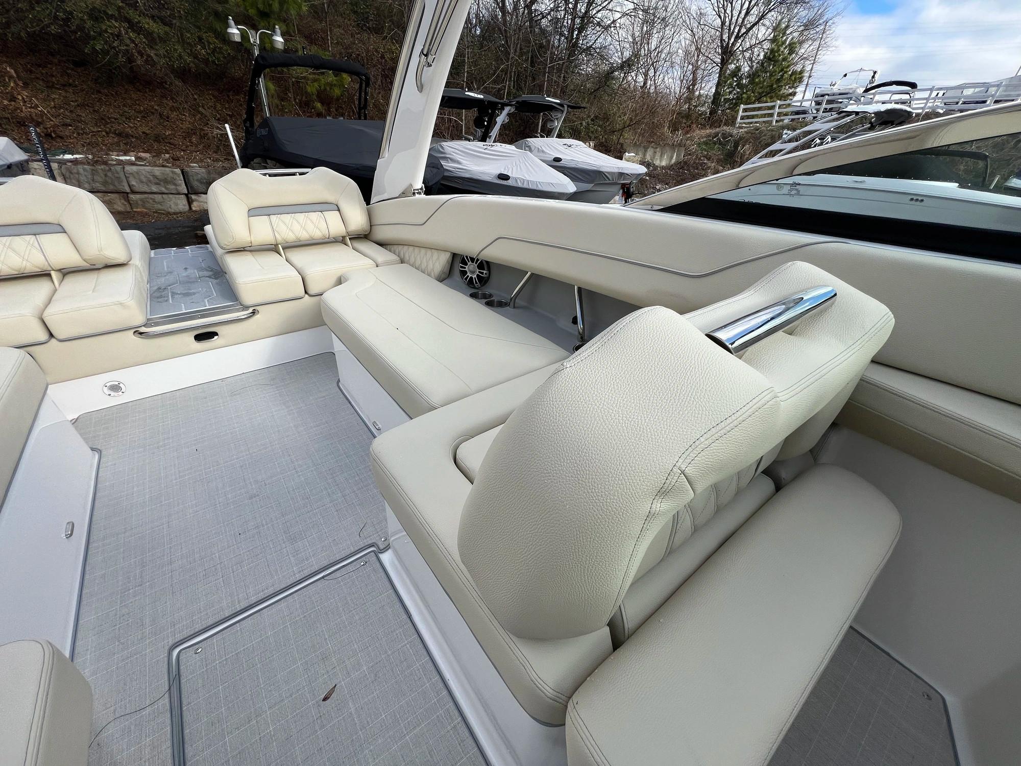 2024 Regal LS6 Bowrider for sale YachtWorld