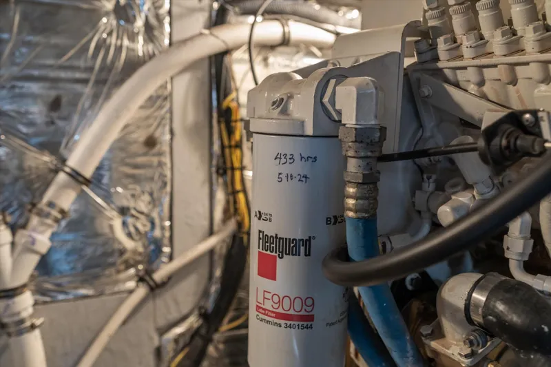 Barbarrick Yacht Photos Pics Engine room of 2006 Meridian 411 Sedan with Fleetguard filter and hoses.