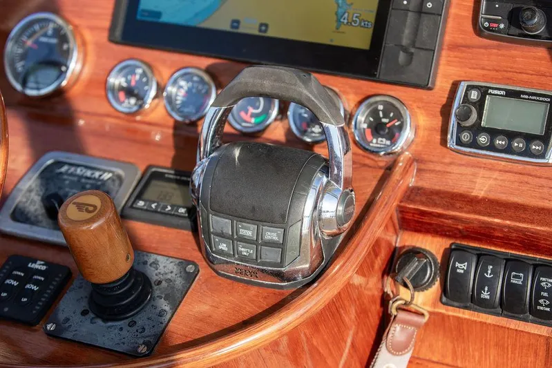 Cheetah Yacht Photos Pics 