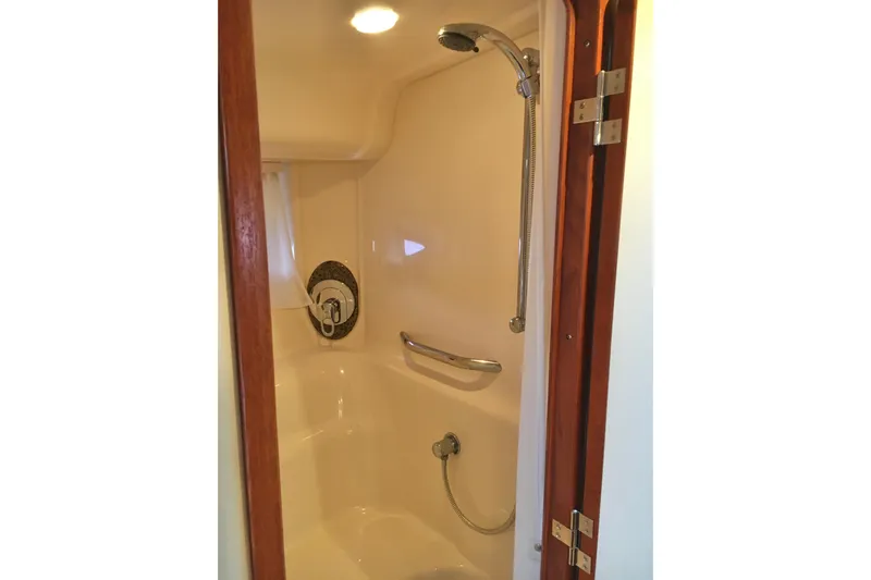  Yacht Photos Pics Shower area inside 2005 Sea Ray 420 Sundancer yacht, featuring modern fixtures.