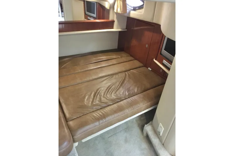  Yacht Photos Pics Interior of 2005 Sea Ray 420 Sundancer with leather seating and built-in TV.