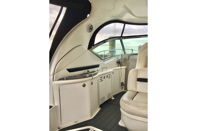  Yacht Photos Pics Interior of 2005 Sea Ray 420 Sundancer yacht, featuring sleek seating and cabinetry.