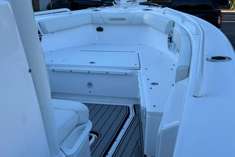  Yacht Photos Pics 2023 Everglades 243 Center Console boat interior with white seating and deck.