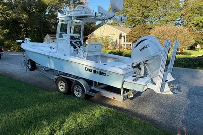 2023 Everglades 243 Center Console