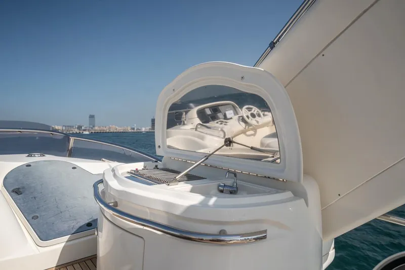 Richmind Yacht Photos Pics 2007 Azimut 68E yacht deck with grill and ocean view.