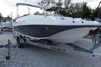 Hurricane SunDeck Sport 188 OB