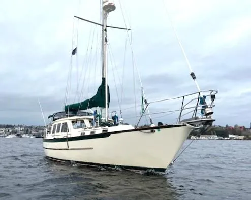  Yacht Photos Pics Starboard forward profile