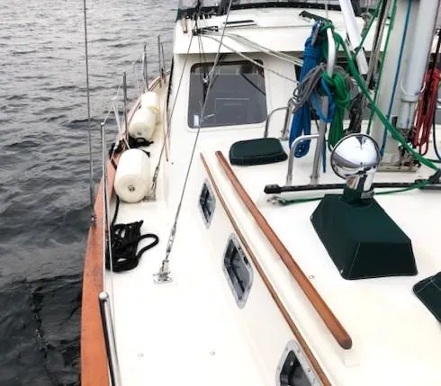  Yacht Photos Pics Starboard side deck aft view