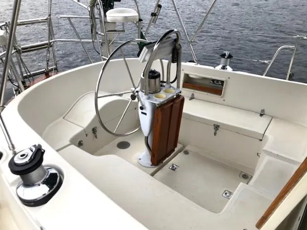  Yacht Photos Pics Cockpit starboard settee-helm