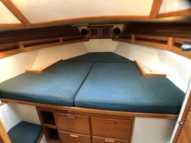  Yacht Photos Pics Fwd cabin/berth