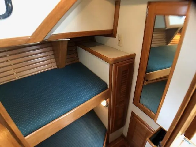  Yacht Photos Pics Guest berths