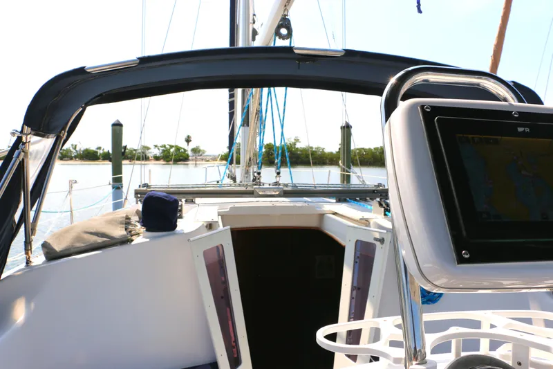 Hula Kia Yacht Photos Pics 