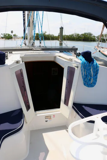 Hula Kia Yacht Photos Pics 