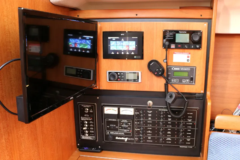 Hula Kia Yacht Photos Pics 