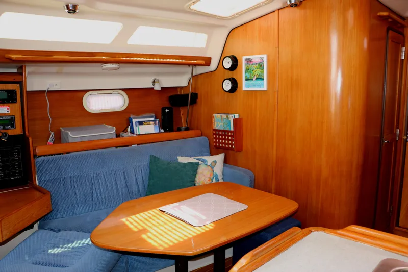 Hula Kia Yacht Photos Pics 