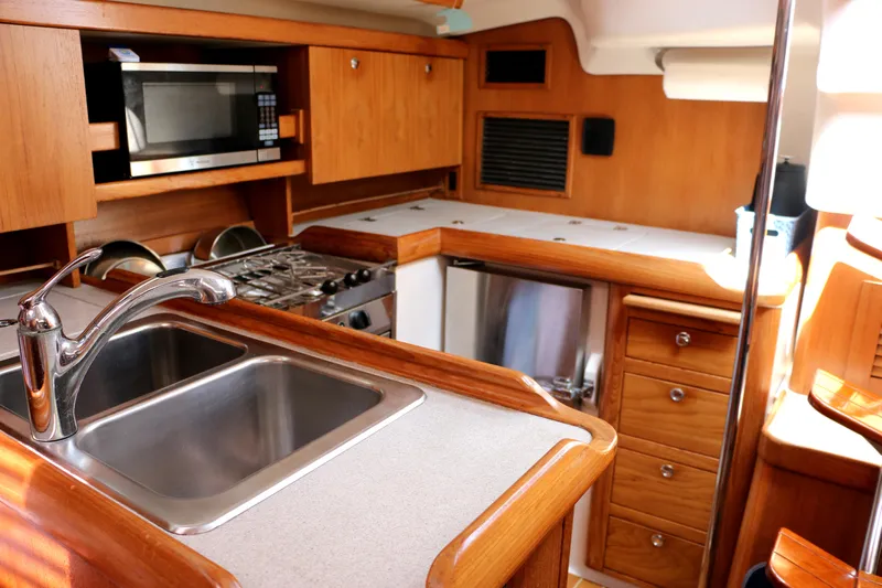 Hula Kia Yacht Photos Pics 