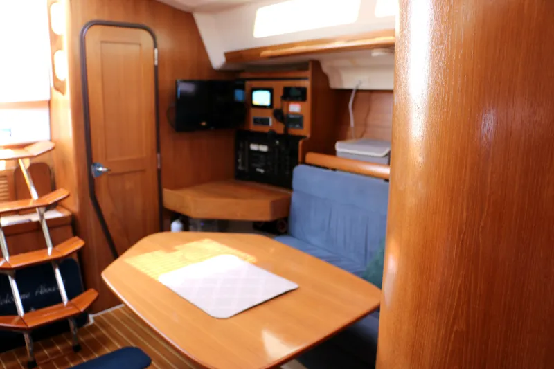 Hula Kia Yacht Photos Pics 