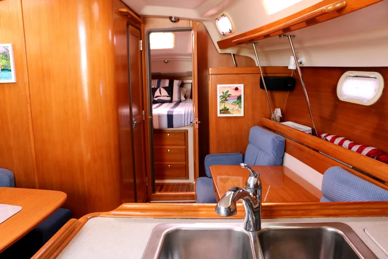 Hula Kia Yacht Photos Pics 