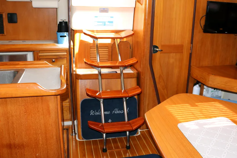 Hula Kia Yacht Photos Pics 