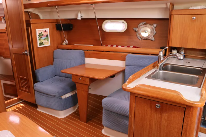 Hula Kia Yacht Photos Pics 