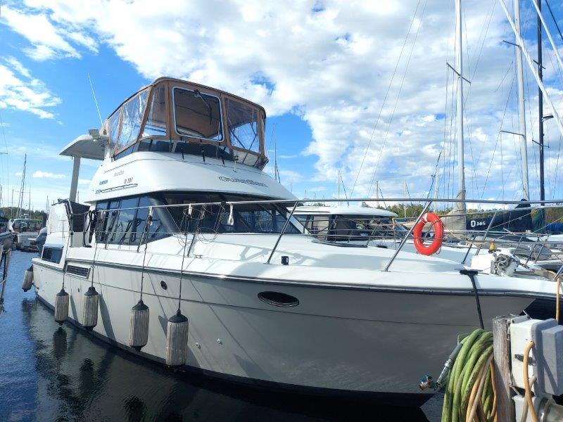 Carver 390 Cockpit Motor Yacht