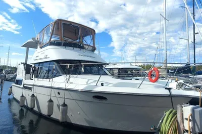 Carver 390 Cockpit Motor Yacht