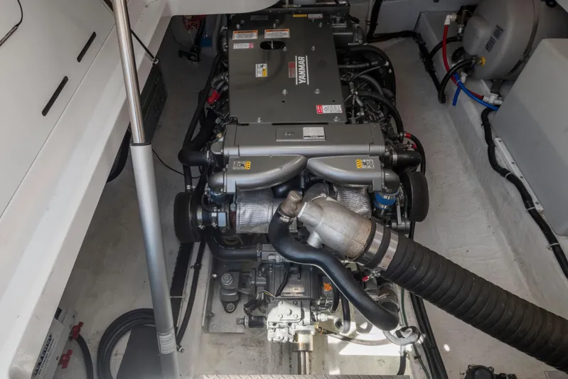 Sweet J Yacht Photos Pics Very Clean Engine Room!