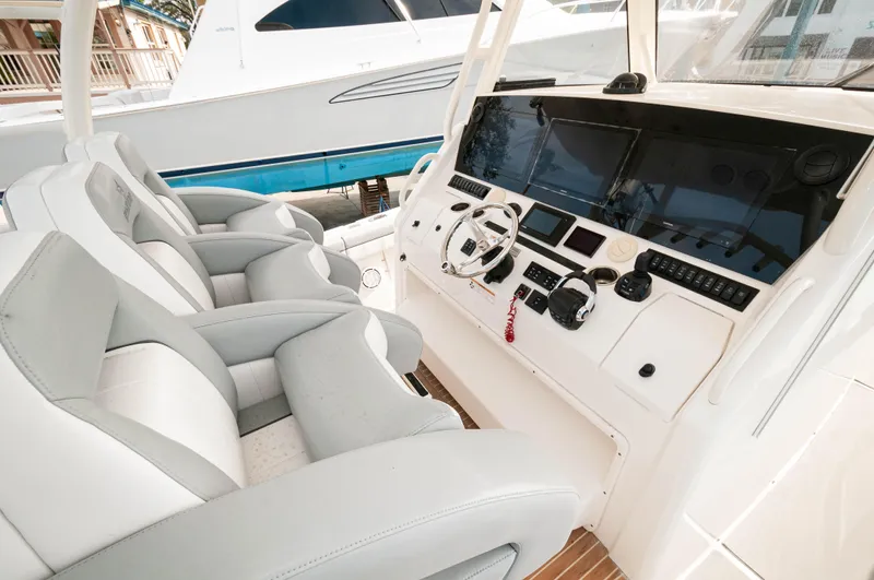 Steel Hook'n Yacht Photos Pics 2019 Regulator 41 CC- STEEL HOOK'N- Helm