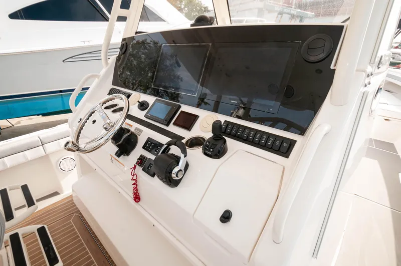 Steel Hook'n Yacht Photos Pics 