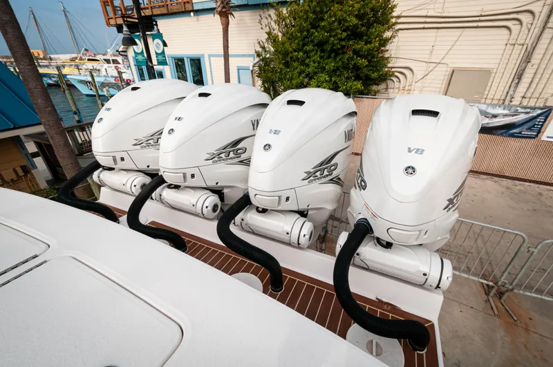 Steel Hook'n Yacht Photos Pics 