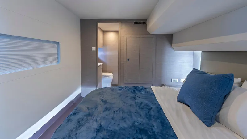 Au Natural Yacht Photos Pics Luxurious bedroom interior of 2023 Fountaine Pajot MY 6 yacht with ensuite bathroom.