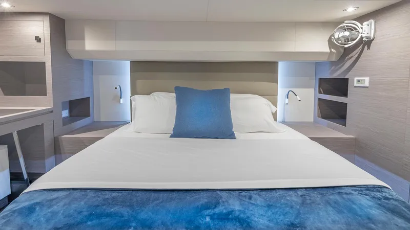 Au Natural Yacht Photos Pics 