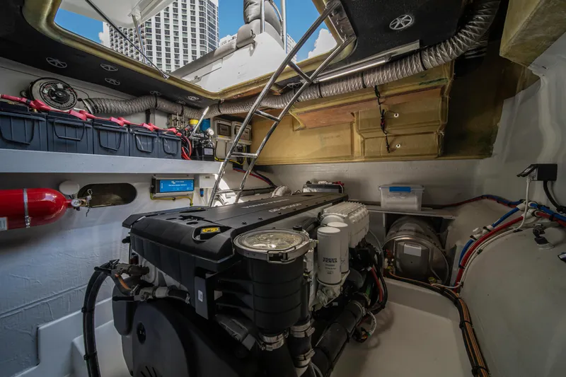 Au Natural Yacht Photos Pics 