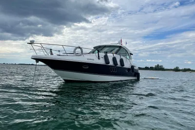 Cruisers Yachts 420 Sports Coupe