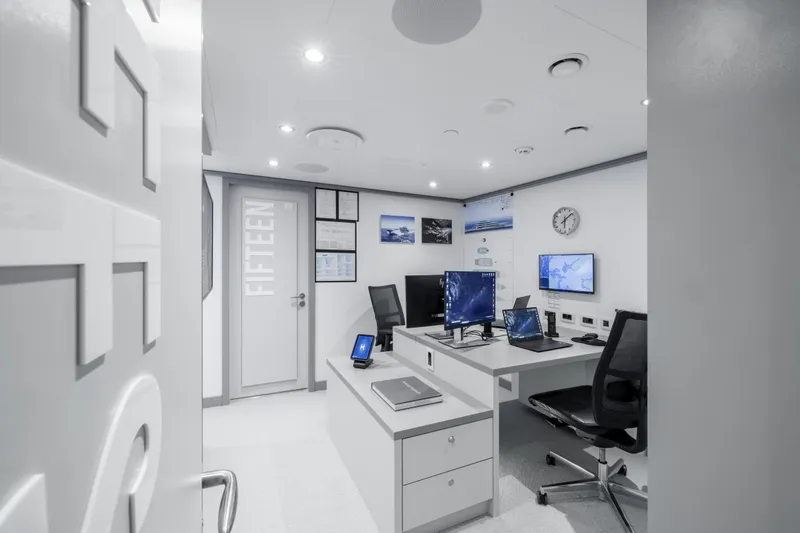 H3 Yacht Photos Pics 