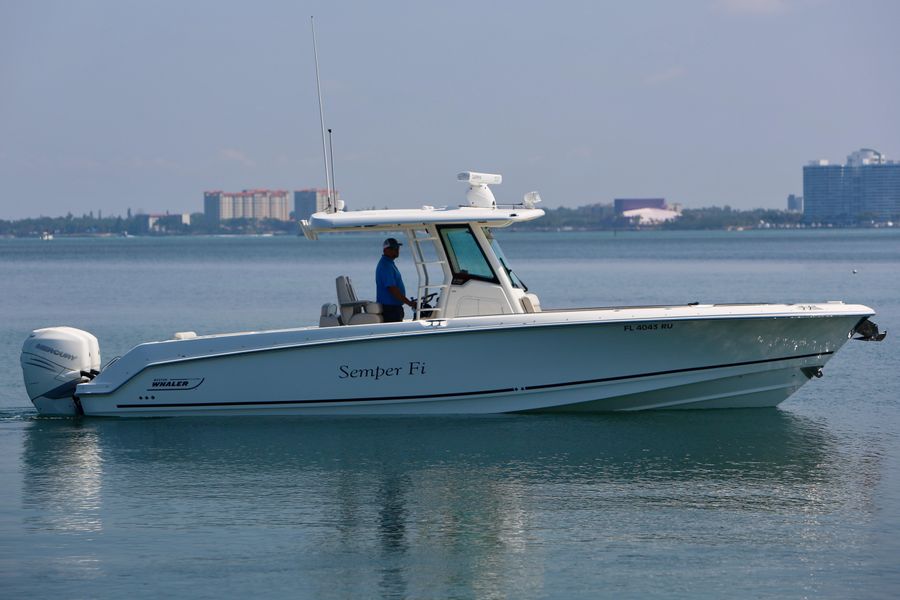 2019 Boston Whaler 330 Outrage