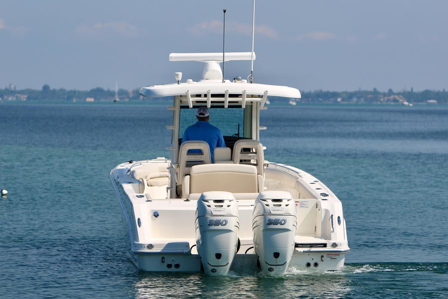 2019 Boston Whaler 330 Outrage